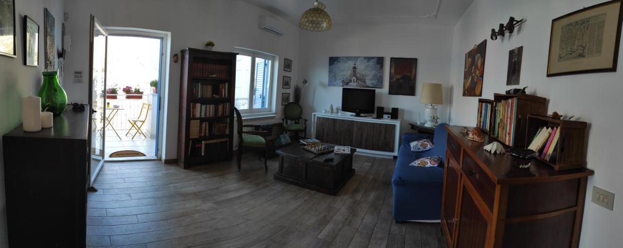 La Casa Di Giulio - Holiday Home Изола деле Фемине Екстериор снимка